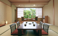 ห้องญี่ปุ่นขนาดเสื่อทาทามิ10ผืนฝั่งวิวป่าสน